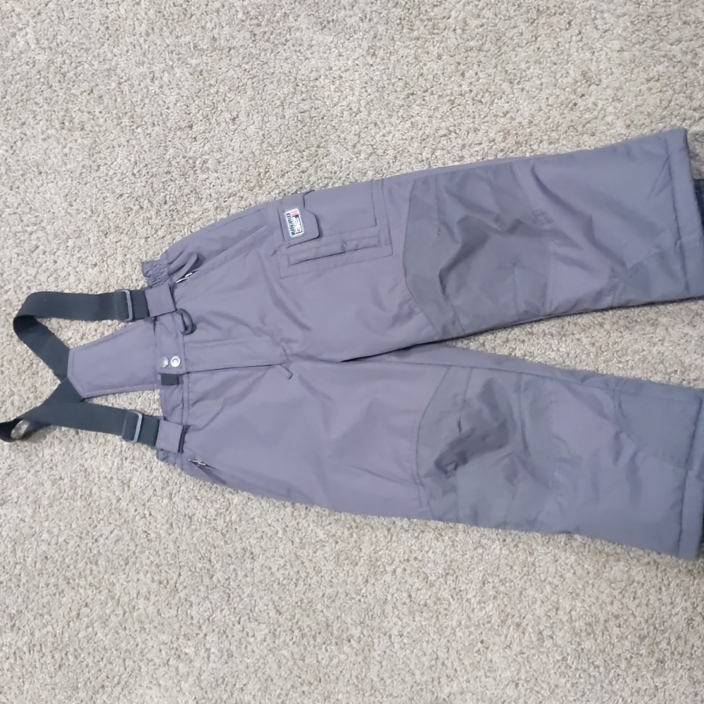 Weather proof 32degrees boys size 5/6 snow pants, smoke free home 🏠.